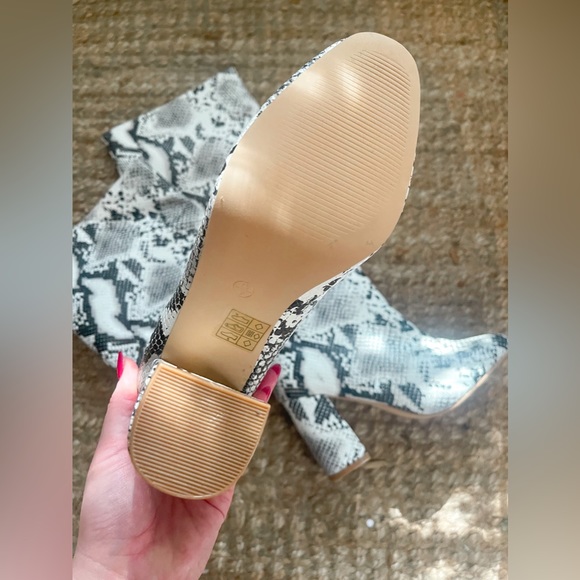 Missguided Knee High Snake Print Boots - Picture 3 of 4